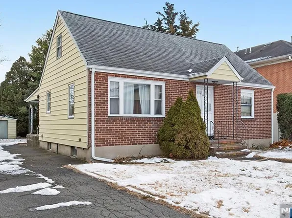 33 Beech St, Elmwood Park, NJ 07407