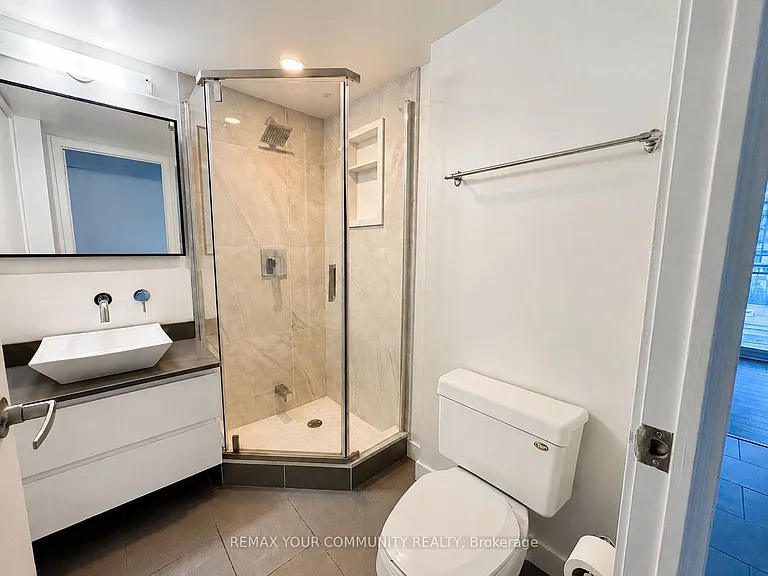 15 Fort York Blvd #1103 — Photo 10