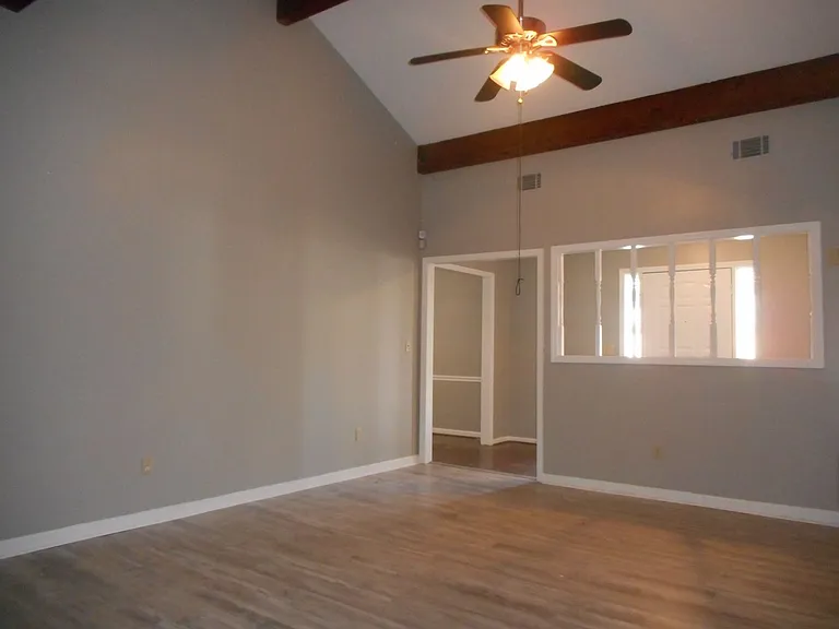 2825 Crosscreek Rd — Photo 3