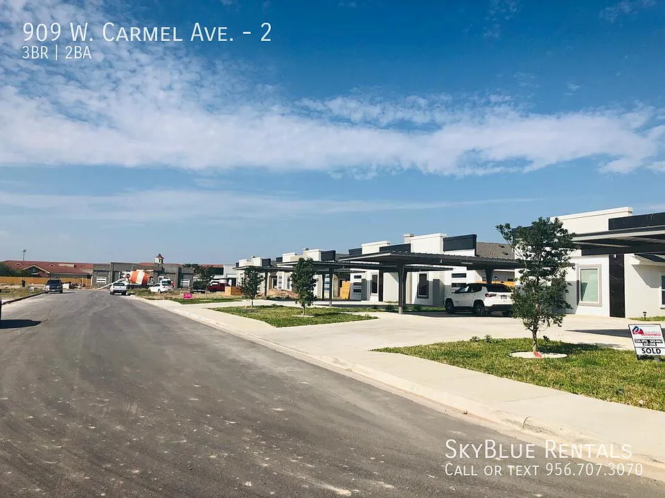 909 W Carmel Ave #2