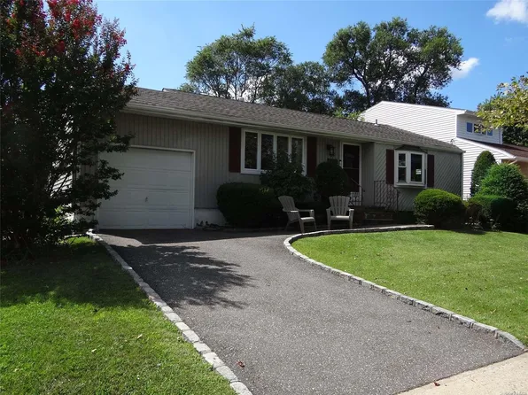 51 Calvert Avenue, Commack, NY 11725