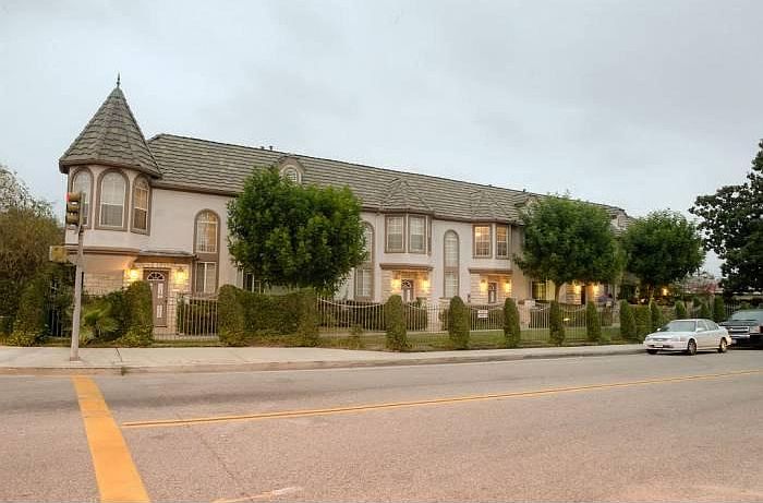 2606 Walnut Grove Ave.