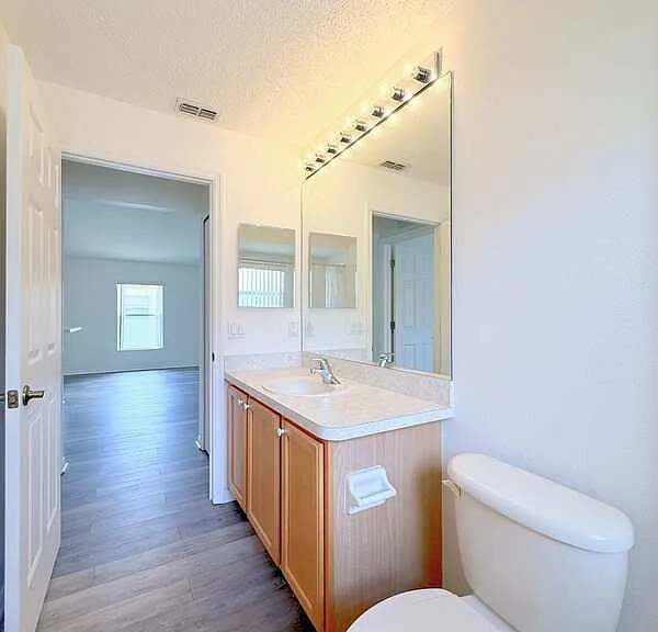 240 Center Oak Cir — Photo 46