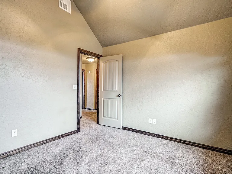 905 Samantha Ln — Photo 44
