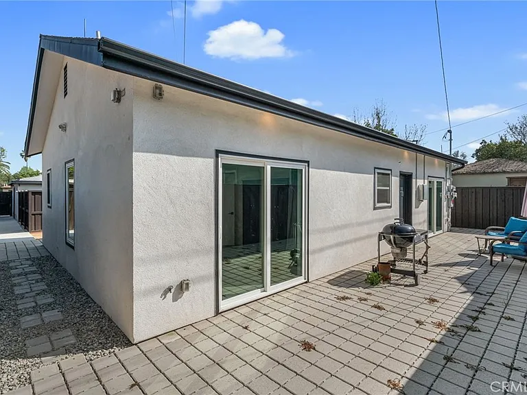 22434 Berdon St — Photo 37