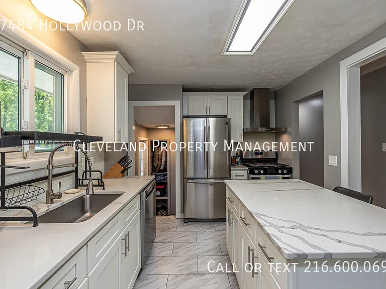27484 Hollywood Dr — Photo 14