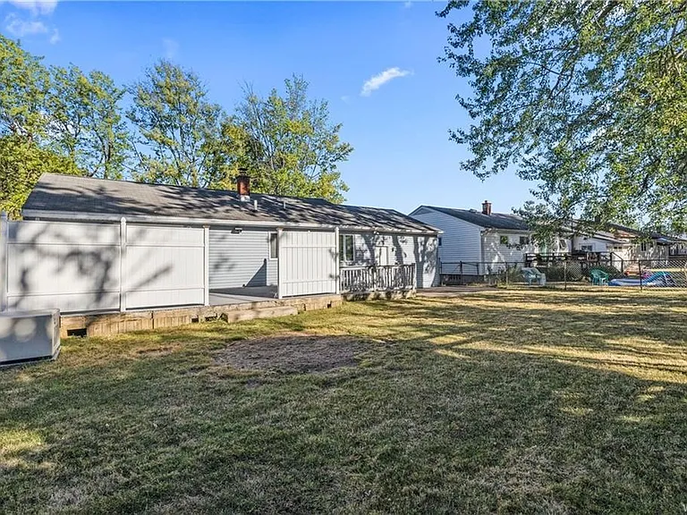 110 Rosemont Dr — Photo 22