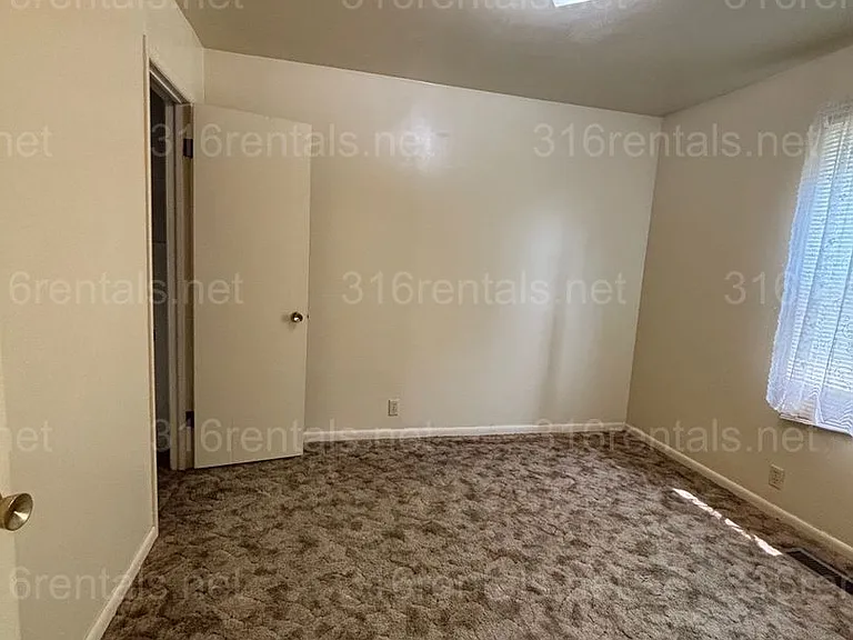 210 N Ohio St — Photo 6