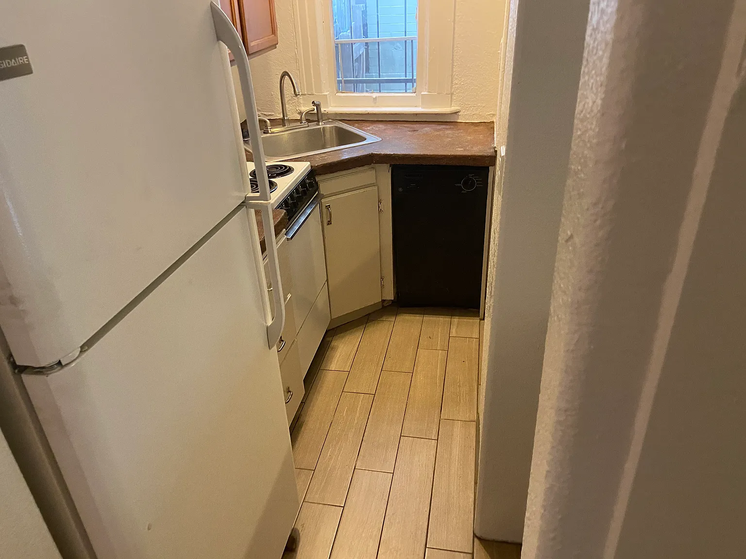 3 bed, 1500 sqft, $1,699 — Photo 2