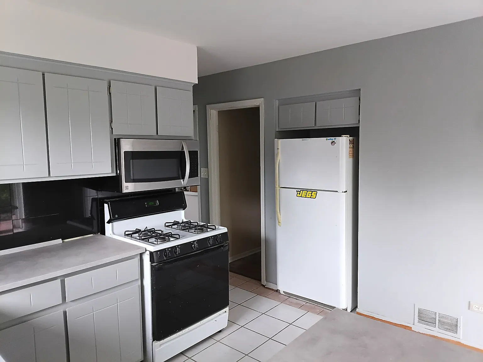 3 bed, 1000 sqft, $2,450 — Photo 3