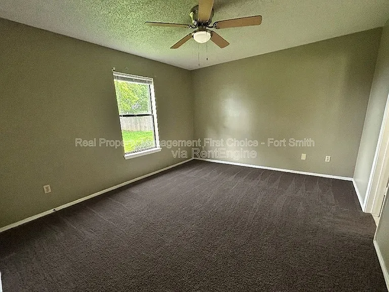 6719 Independence St — Photo 15