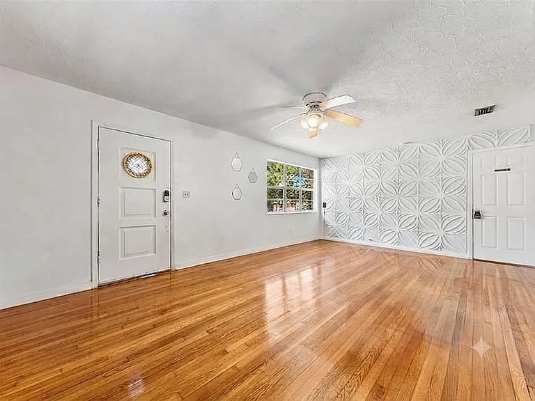 13 E Magnolia St — Photo 32