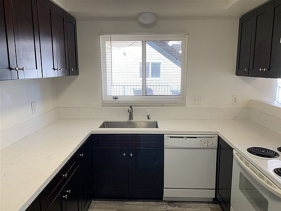 3rd image of 5436 Imperial Ave