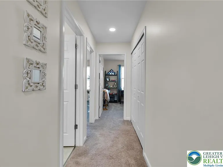 991 King Way — Photo 36