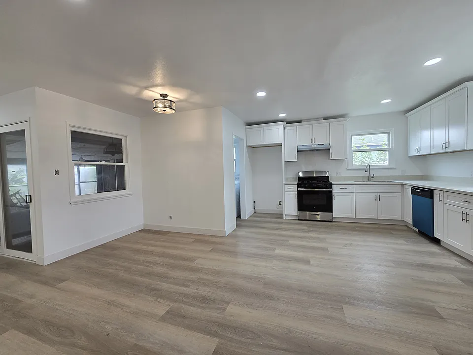 11581 Samuel Dr