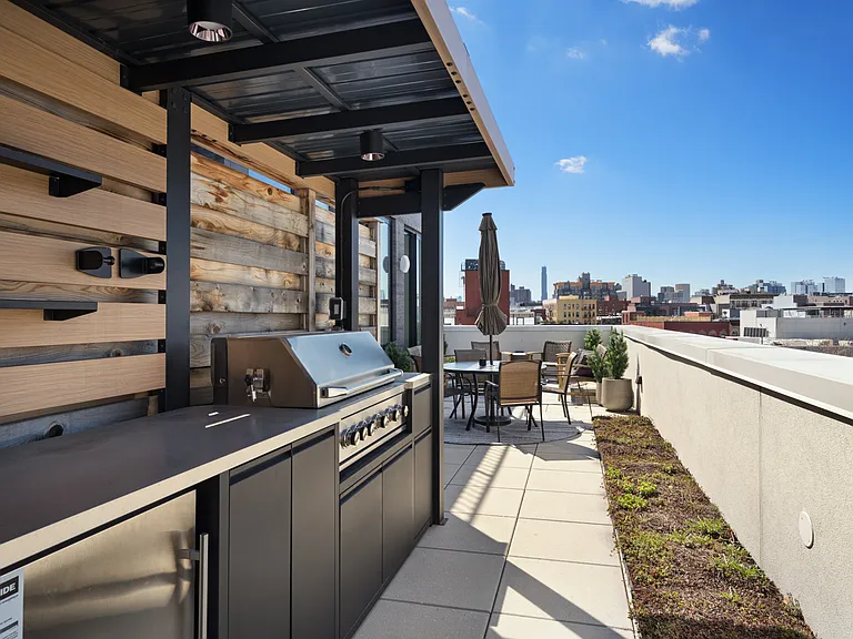 661 Driggs Ave #5B — Photo 40