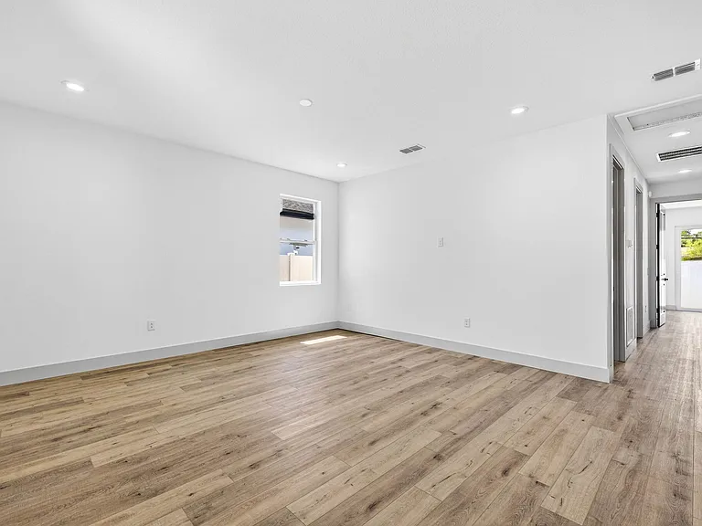 1145 29th St N — Photo 15