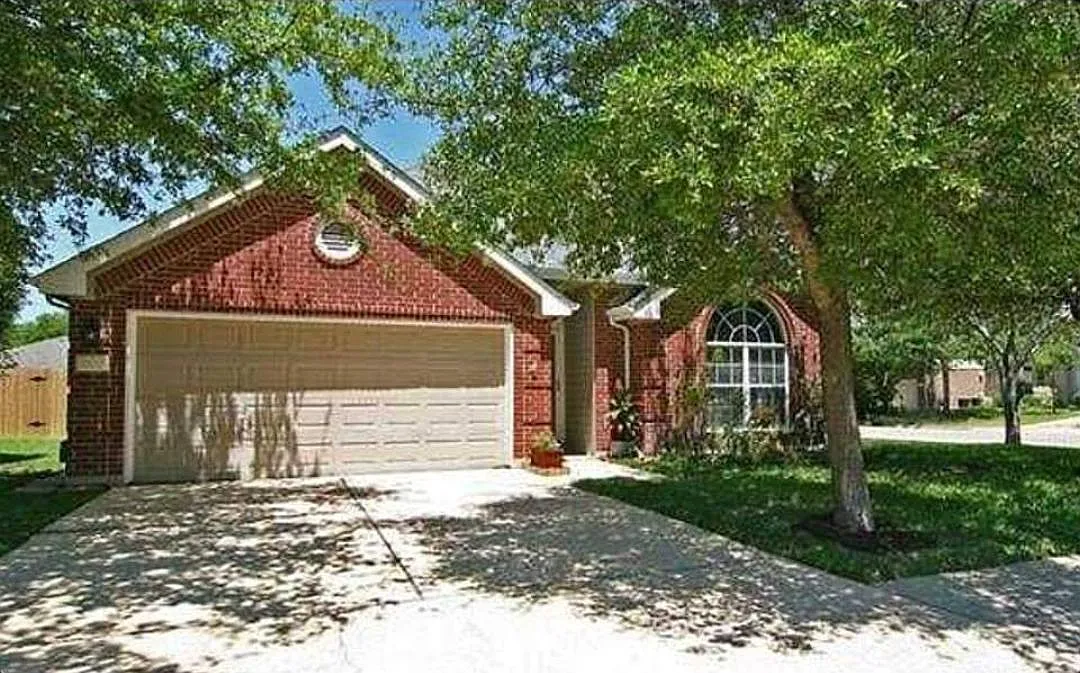 3 bed, 1672 sqft, $2,100 — Photo 1