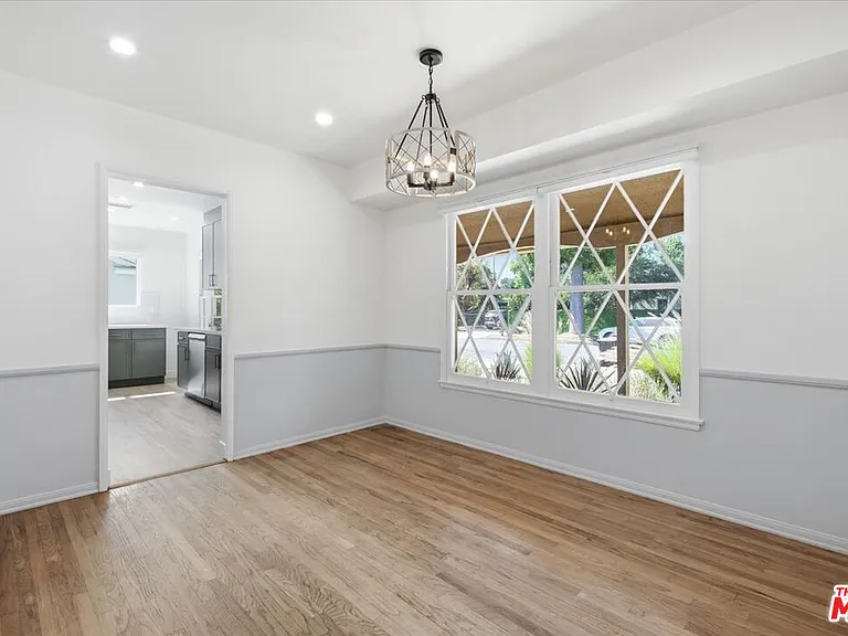 12818 Hatteras St — Photo 23