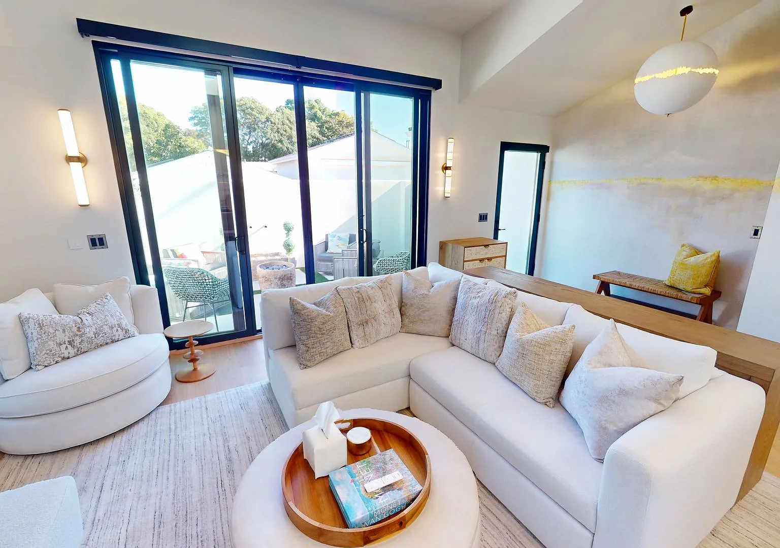 Elevated Living Fully Furnished — Photo 3