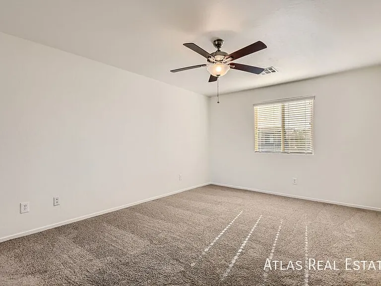 2692 Niddrie Ave — Photo 4