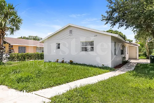 220 Broward Ave Photo 1