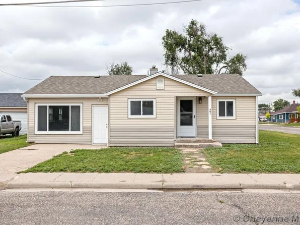 301 W 5th St, Pine Bluffs, WY 82082