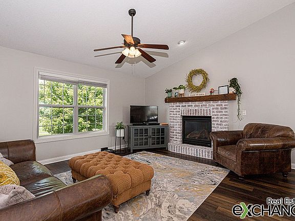 5th image of 41 Nicholas Dr