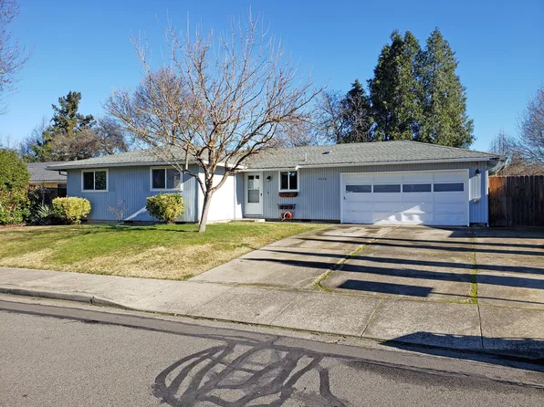 5030 Del Mar Dr, Central Pt, OR 97502