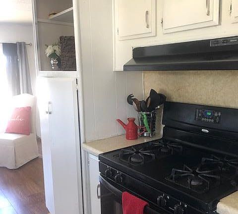 5th image of 200 Burnett Ave #30