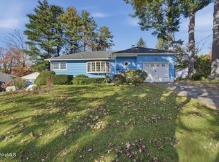 33 Highlawn Dr, Pittsfield, MA 01201