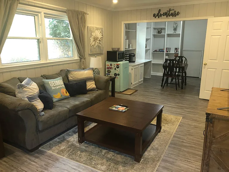 1830 Queens Way — Photo 36