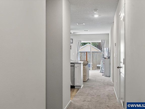 5th image of 2081 Luna Way
