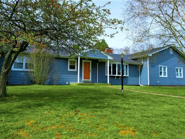 10 South Dr, Ashaway, RI 02804