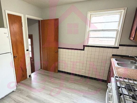 5th image of 4415 Stivers St