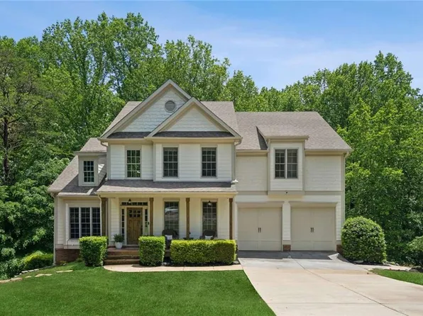 8925 Stone River Dr, Gainesville, GA 30506