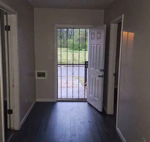 1661 Patton St — Photo 5