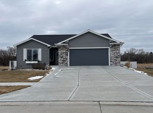 3004 E Laux Dr, Hastings, NE 68901