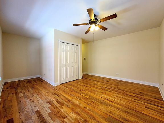 3rd image of 817 W Cornelia Ave #116