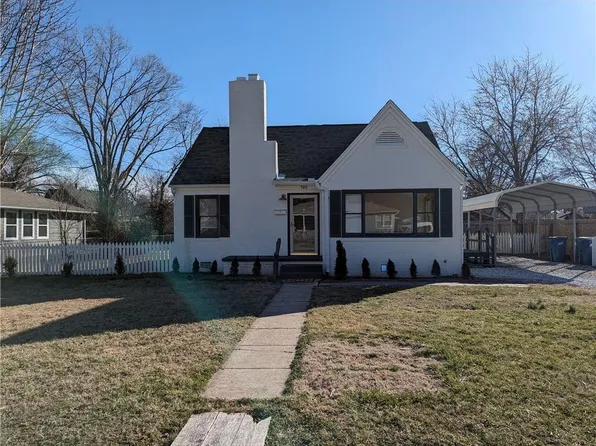 705 NW 6th St, Bentonville, AR 72712