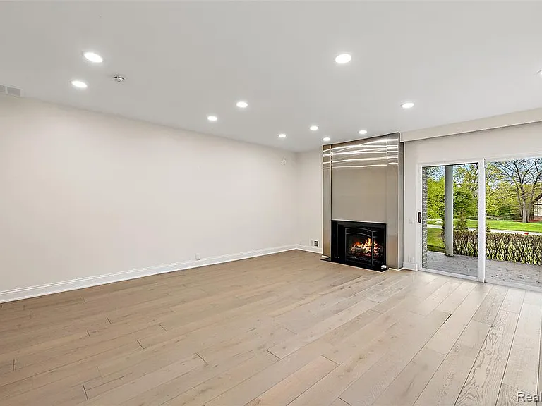 1756 Alexander Dr — Photo 21