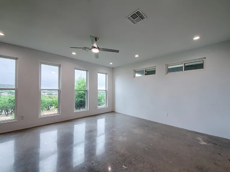 714 Misty Water Ln — Photo 5