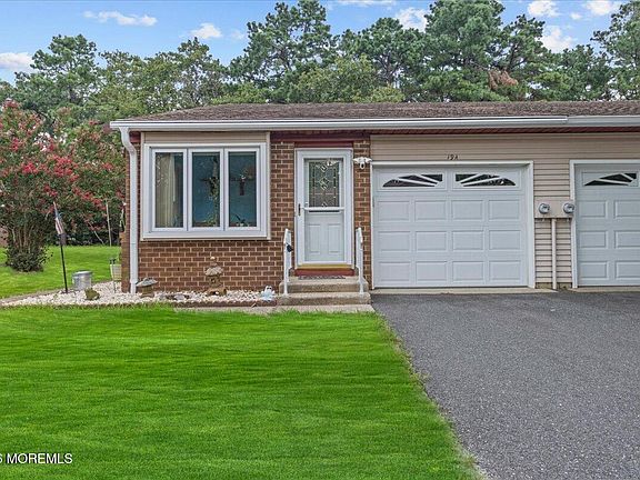 2nd image of 19A Maplewood Drive #52
