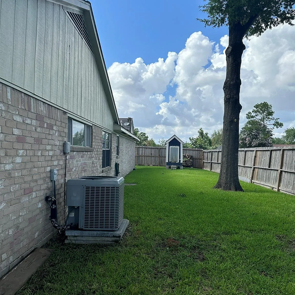 4 bed, 2.0 bath, 2144 sqft, $2,300 — Photo 2