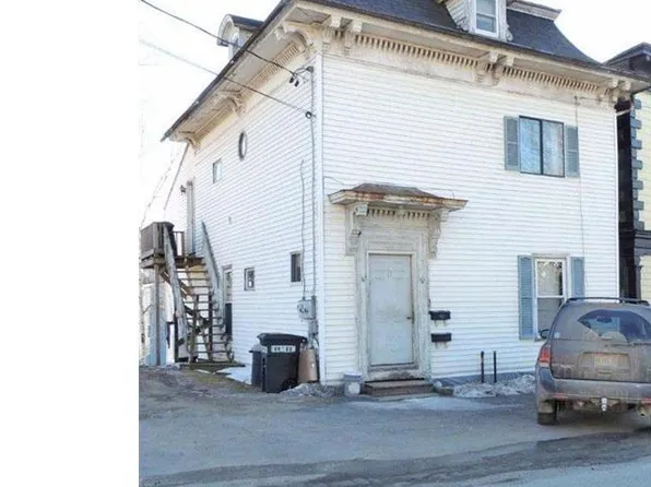 17 Lincoln St, Dover Foxcroft, ME 04426