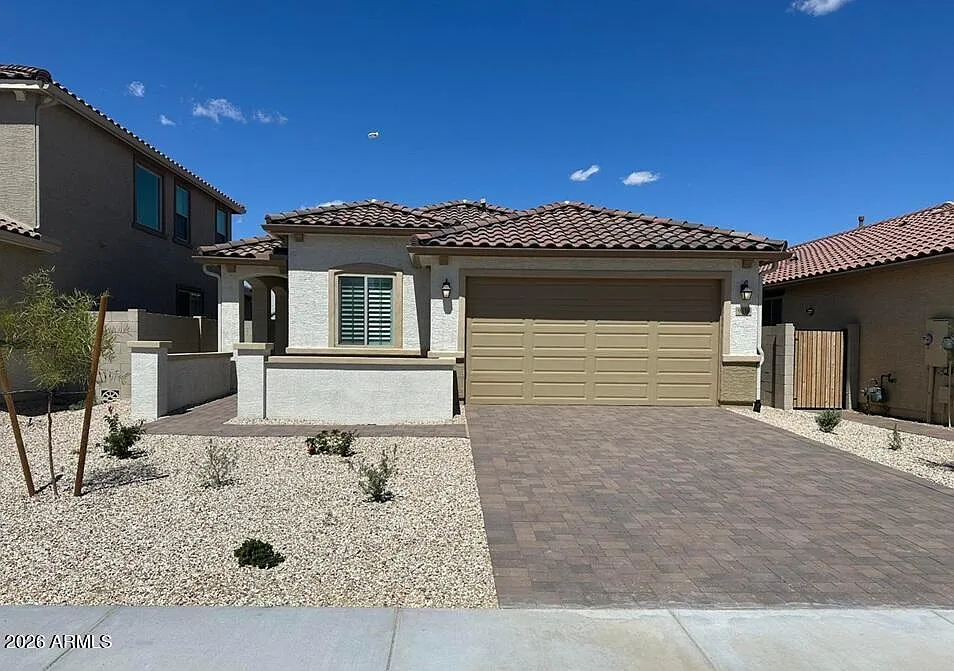 4 bed, 2.0 bath, 1869 sqft, $2,375 — Photo 1