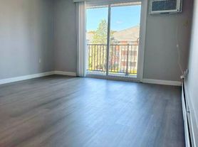 2 Karen Cir