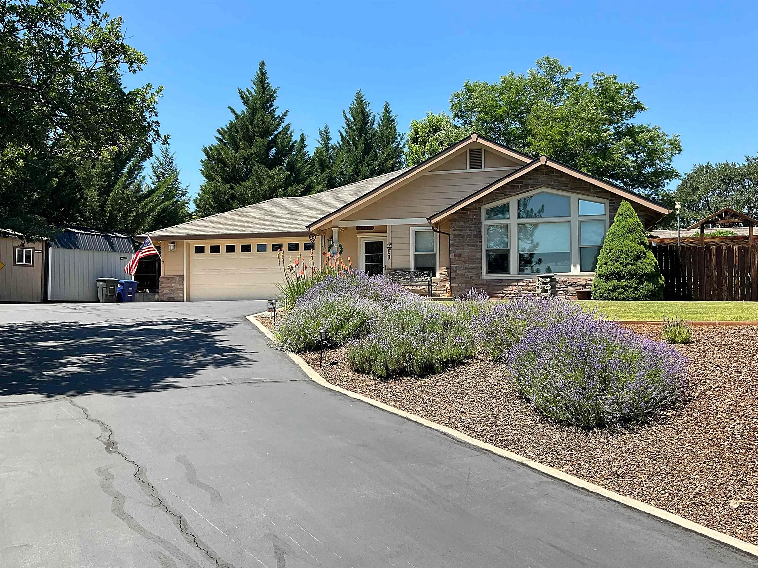 751 Meadowlark Ln photo 1
