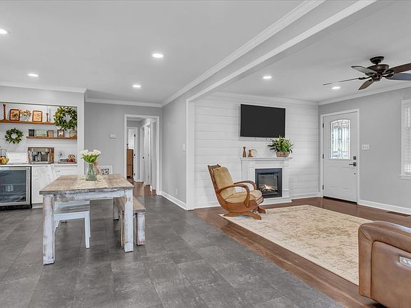 5th image of 105 Shady Dr