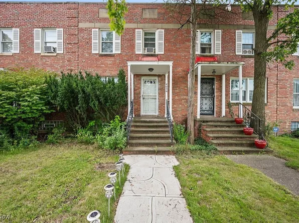 4056 Northfield Rd, Highland Hills, OH 44122